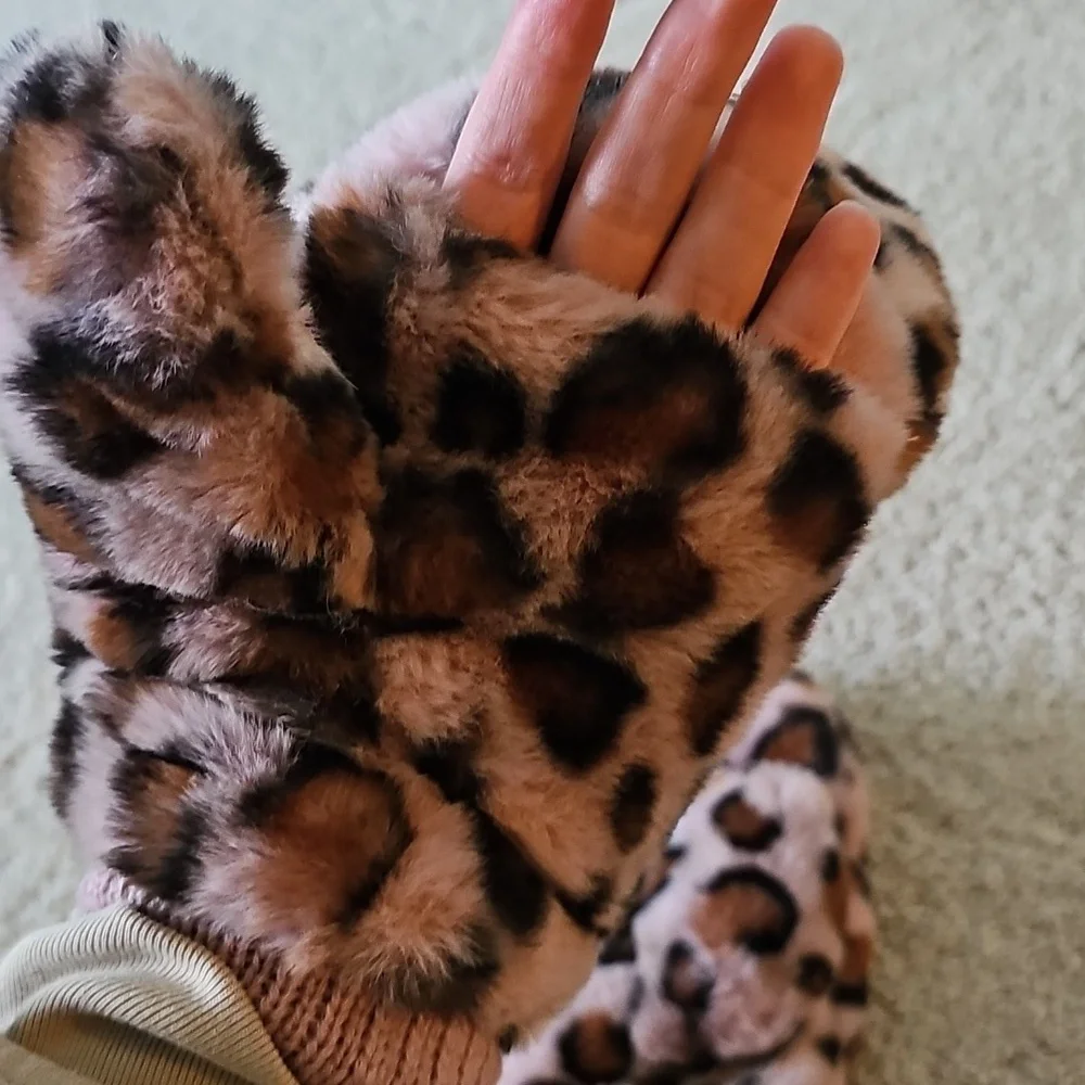 C.C stylish mittens